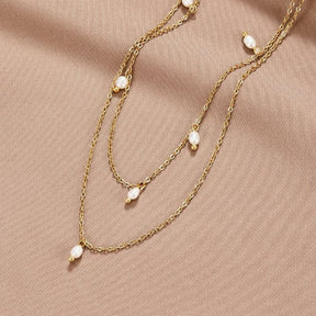 Collier superposé avec perles blanches éclat