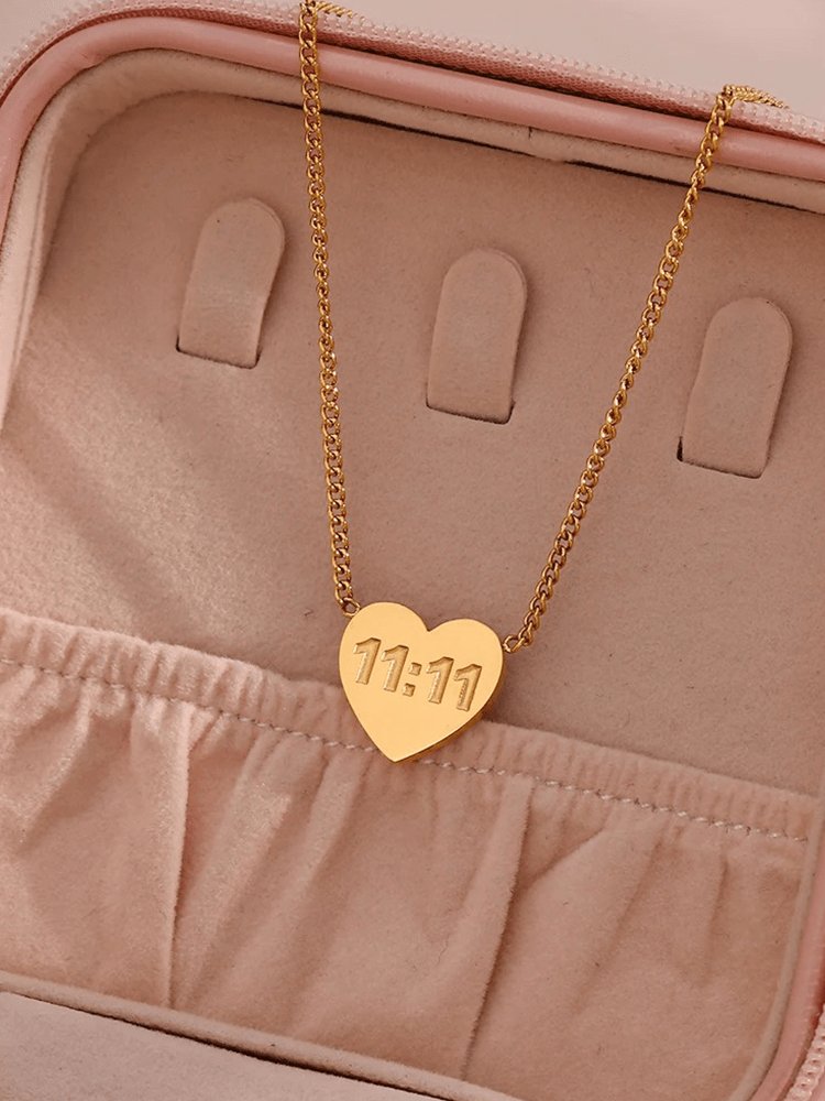 Collier cœur doré 11:11 vue portée sérénité