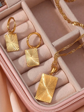 Collier minimaliste or détail douceur