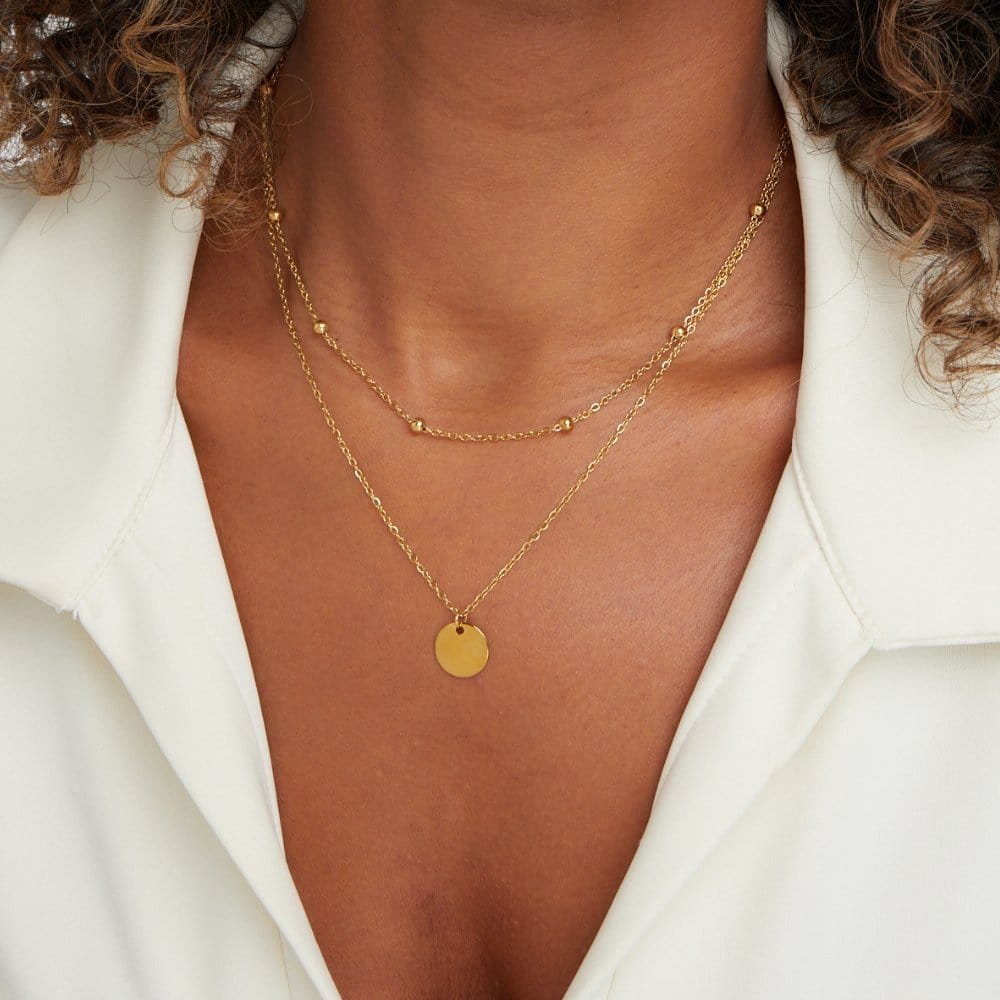 Collier à médaillon multicouche grâce