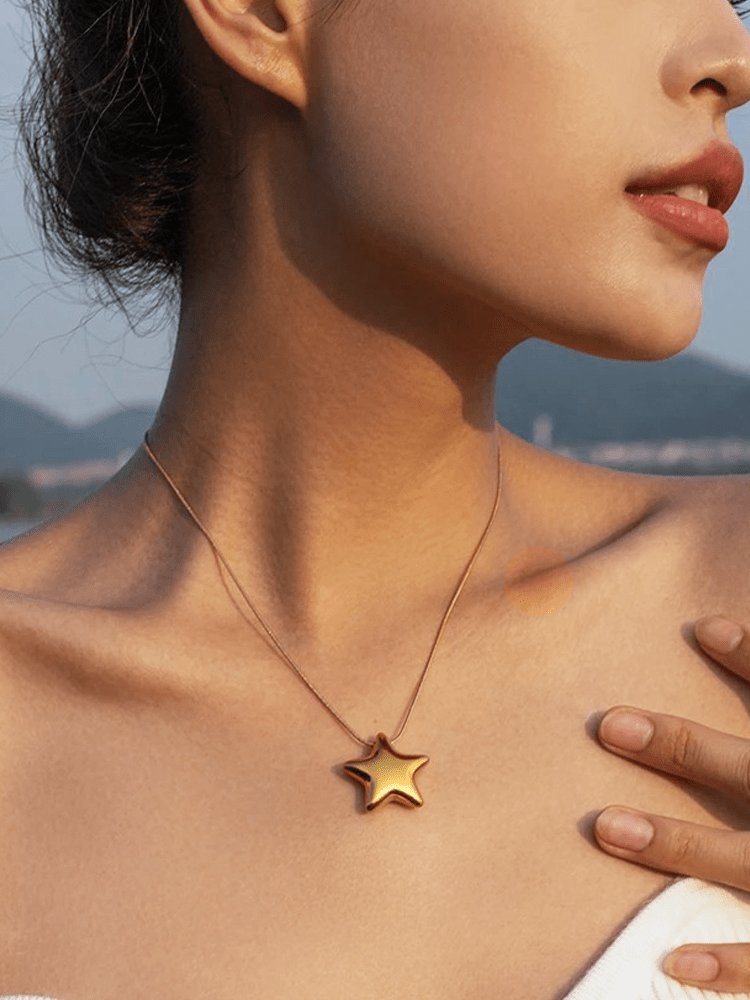 Pendentif étoile doré détail brillant