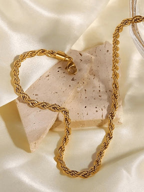 Collier torsadé doré style minimaliste lune