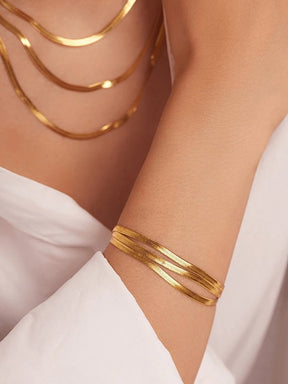 Collier multicouche doré élégant lumière
