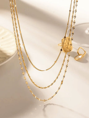 Collier trois rangs or style grâce