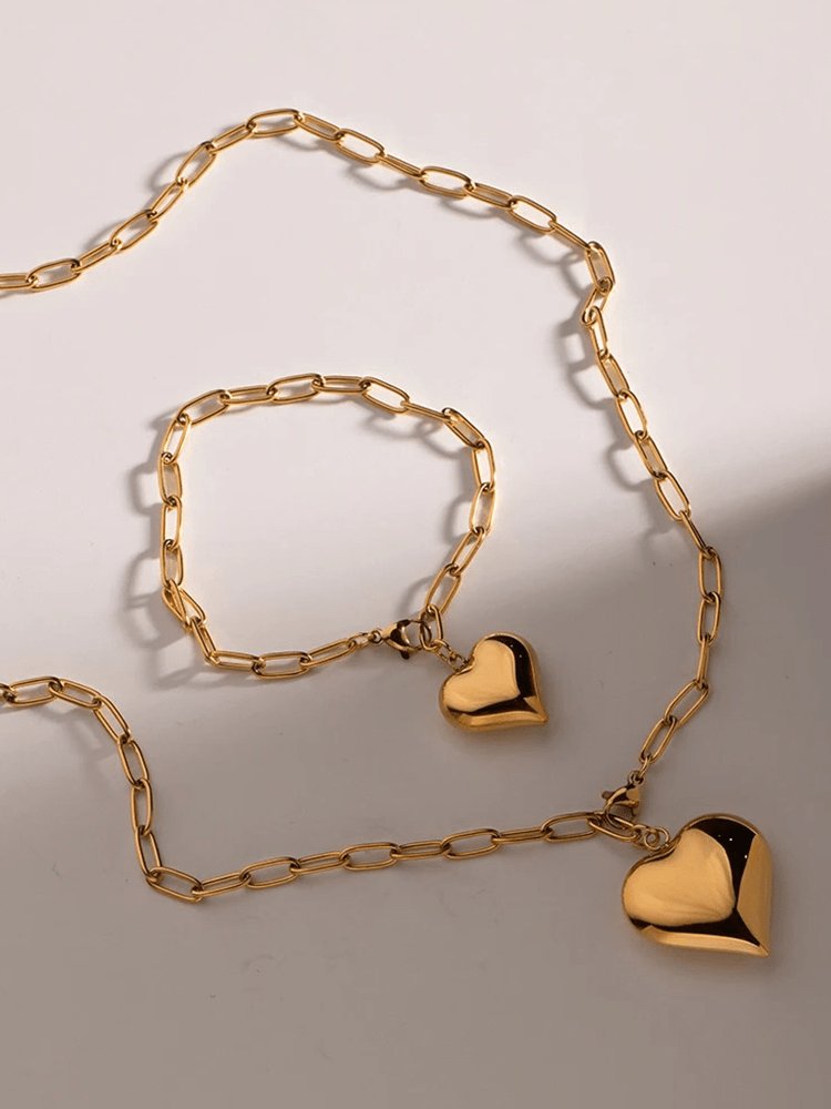 Vue portée du collier trombone radieux