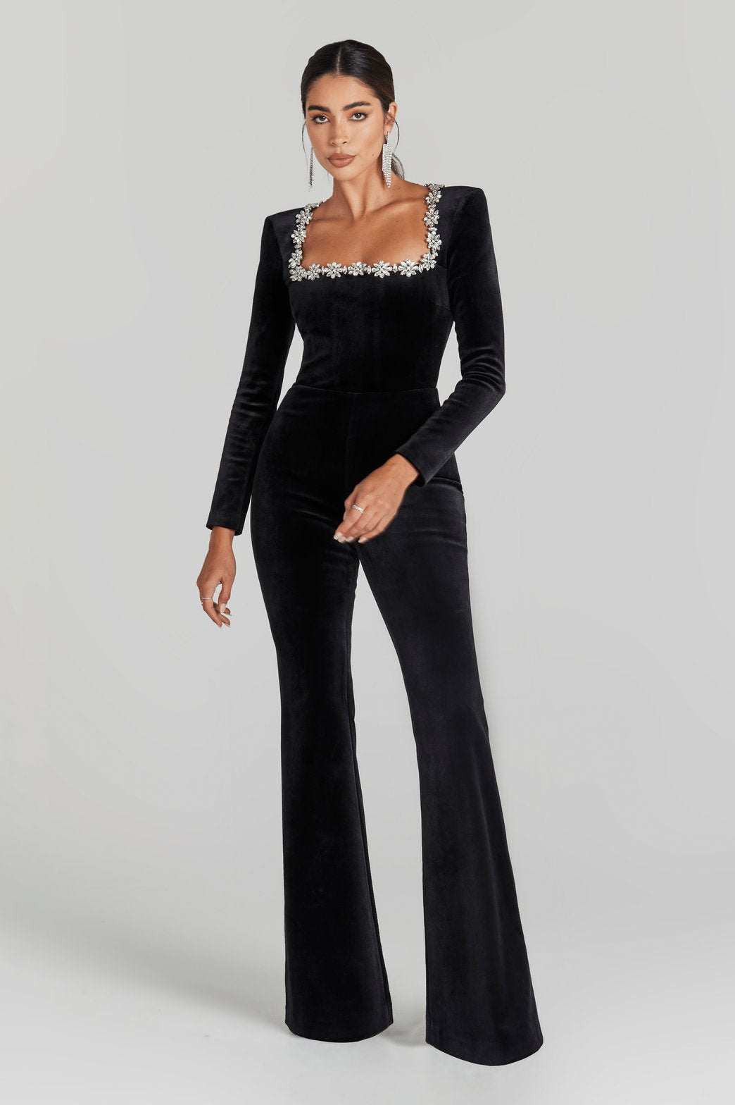 Combinaison noire velours avec encolure bijoux étoile