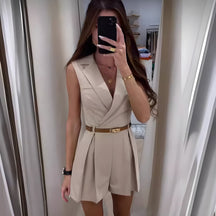 Combinaison élégante beige sans manches soleil