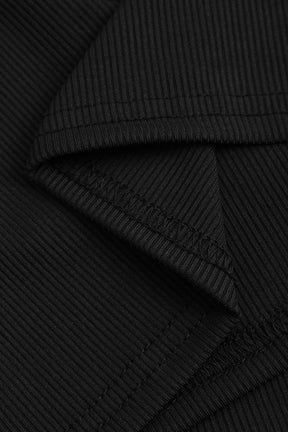 Vue rapprochée du débardeur noir à strass vague
