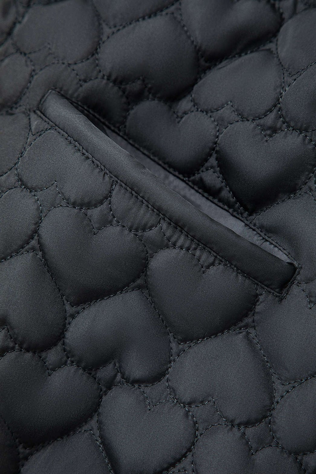 Vue latérale doudoune noire matelassée radieuse