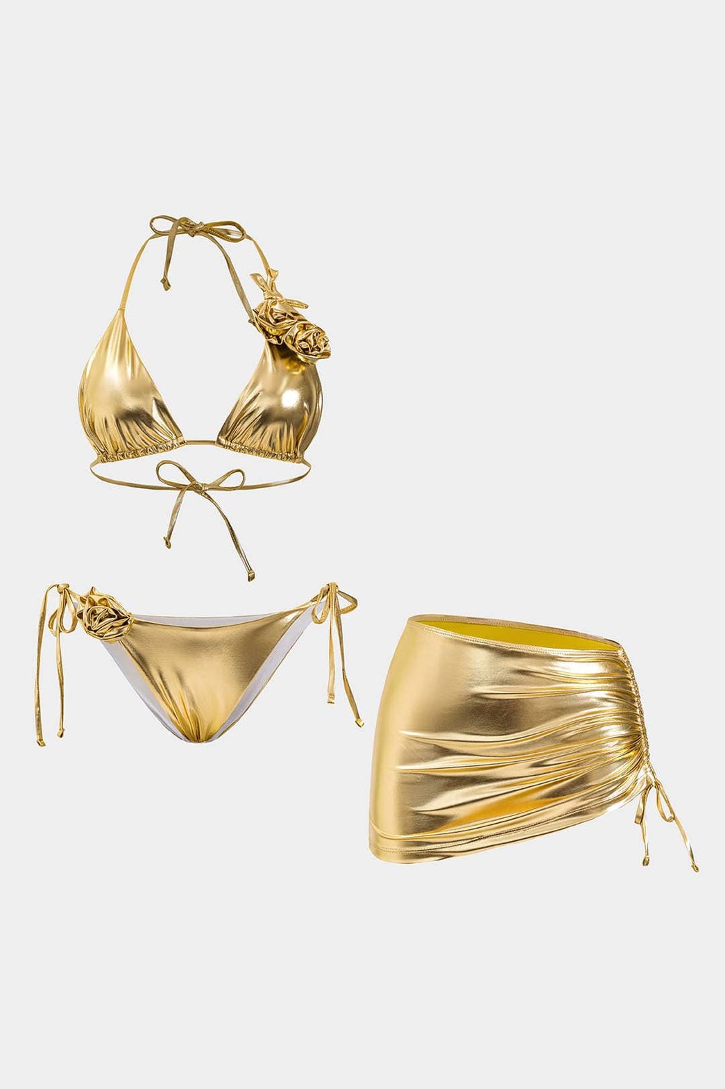 Bikini doré avec jupe cover-up vague