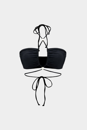 Vue de dos du bikini perlé avec robe plage