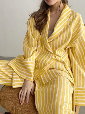 Ensemble chemise et pantalon rayés brise