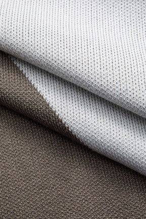 Ensemble tricot col roulé motif losanges bicolore vue détail joie