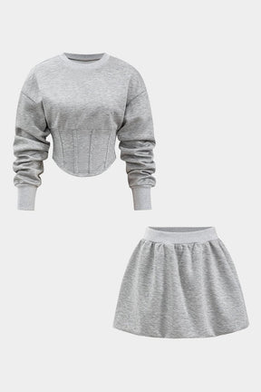 Ensemble gris clair avec corset sportif et jupe évasée douceur