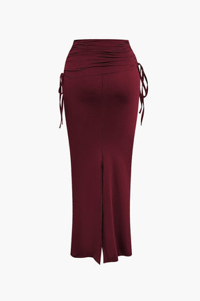 Ensemble Crop Top Asymétrique et Jupe Longue à Cordons