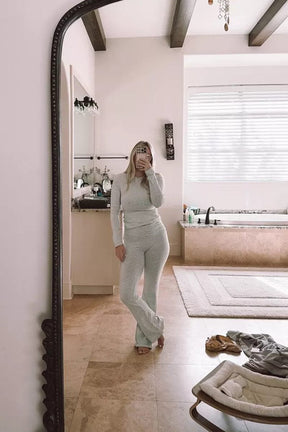 Tenue deux pièces grise tendance rosée