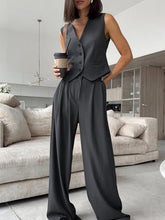 Ensemble tailleur noir élégant avec gilet ajusté harmonie