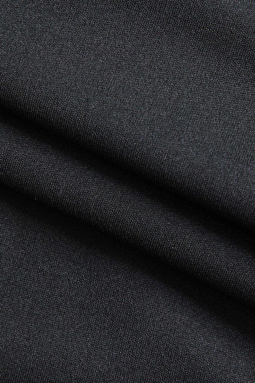 Ensemble sportswear détail matière vent