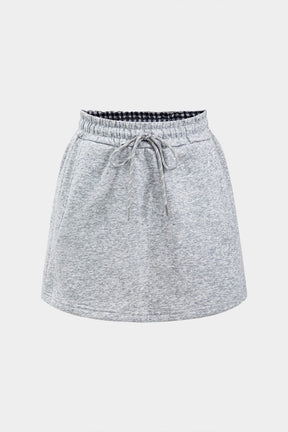 Vue latérale ensemble coordonné gris tendance