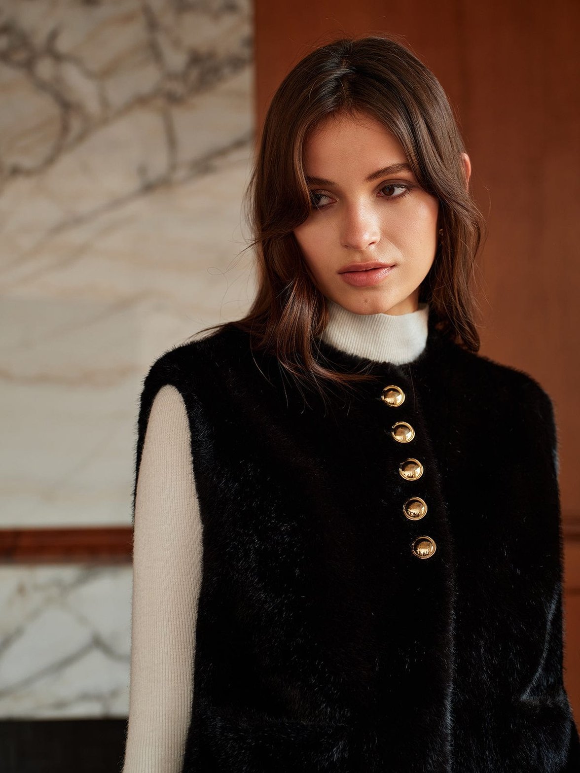 Gilet élégant en fausse fourrure noire velours