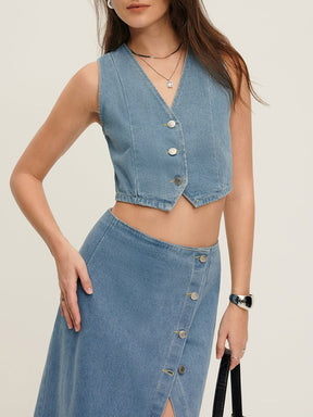 Gilet court en denim bleu vue de face soleil