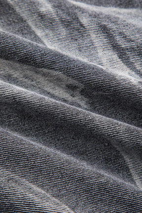 Gilet en denim gris porté style décontracté pluie