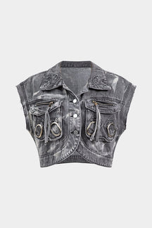 Gilet en denim gris avec détails métalliques vue de face soleil
