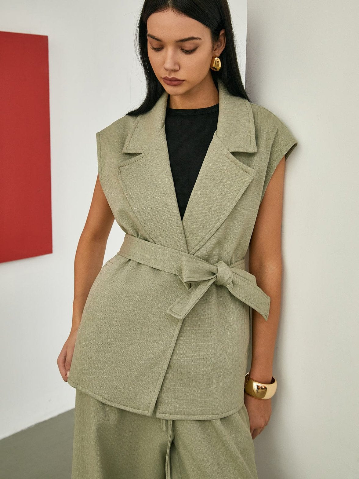 Gilet élégant avec ceinture olive serein