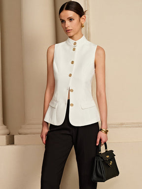 Gilet blanc chic vue de profil sophistiqué