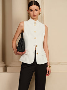 Gilet blanc élégant col montant boutons dorés harmonie