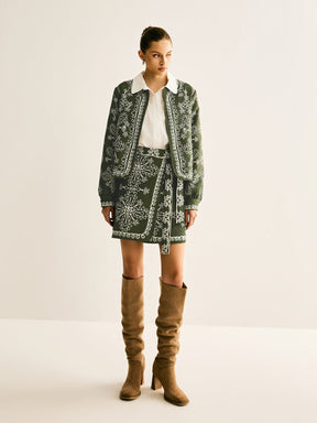 Détail broderie gilet vert étincelant