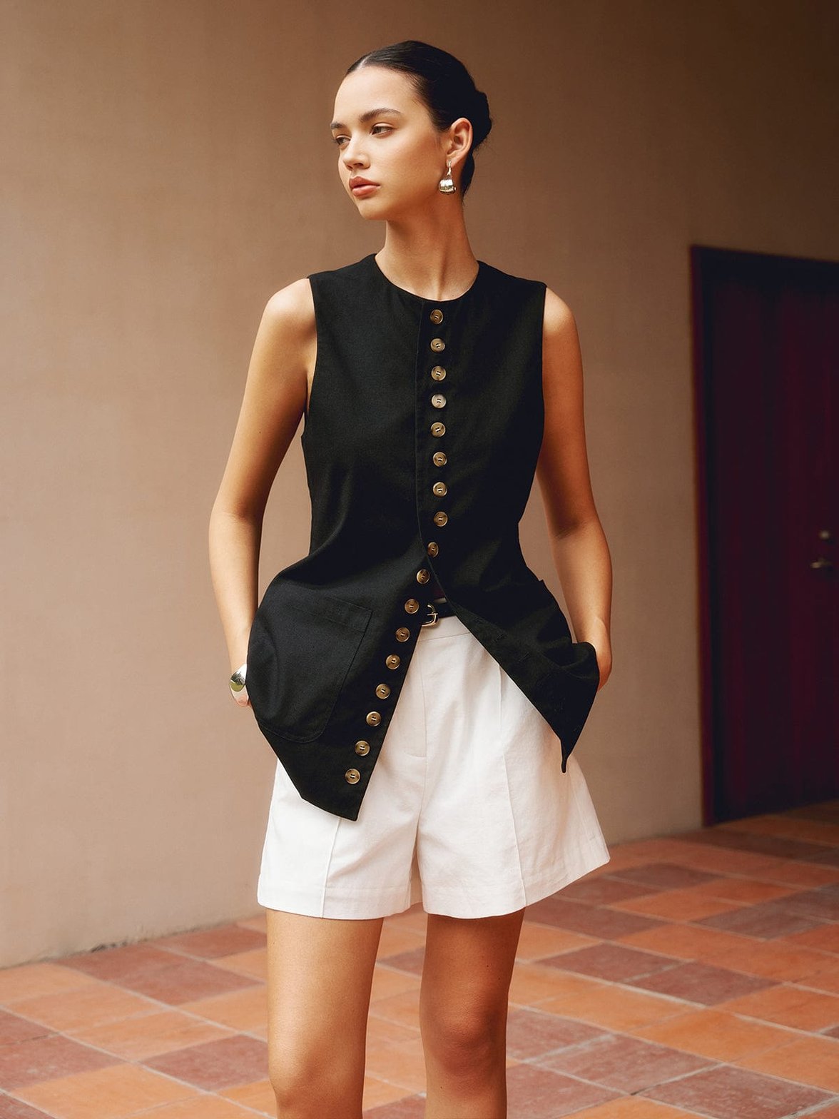 Gilet noir boutonné élégant pétillant