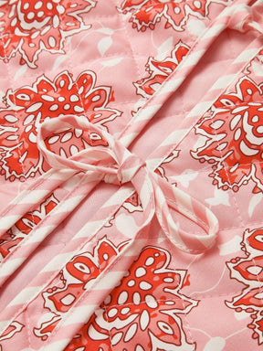 Gilet motifs fleurs détail grâce