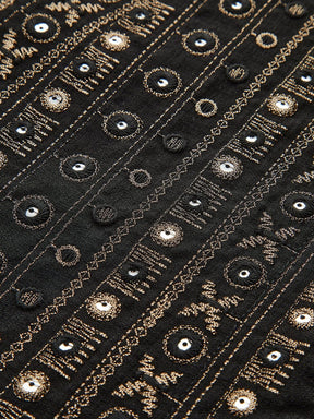 Gilet vintage noir porté soleil