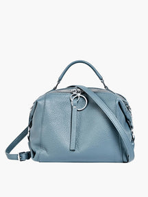 Sac en cuir bleu vue dessus nuage