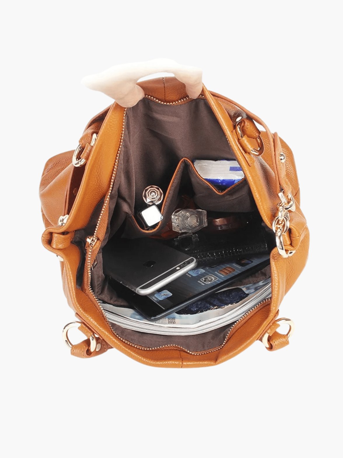 Sac hobo en cuir camel porté épaule nuage