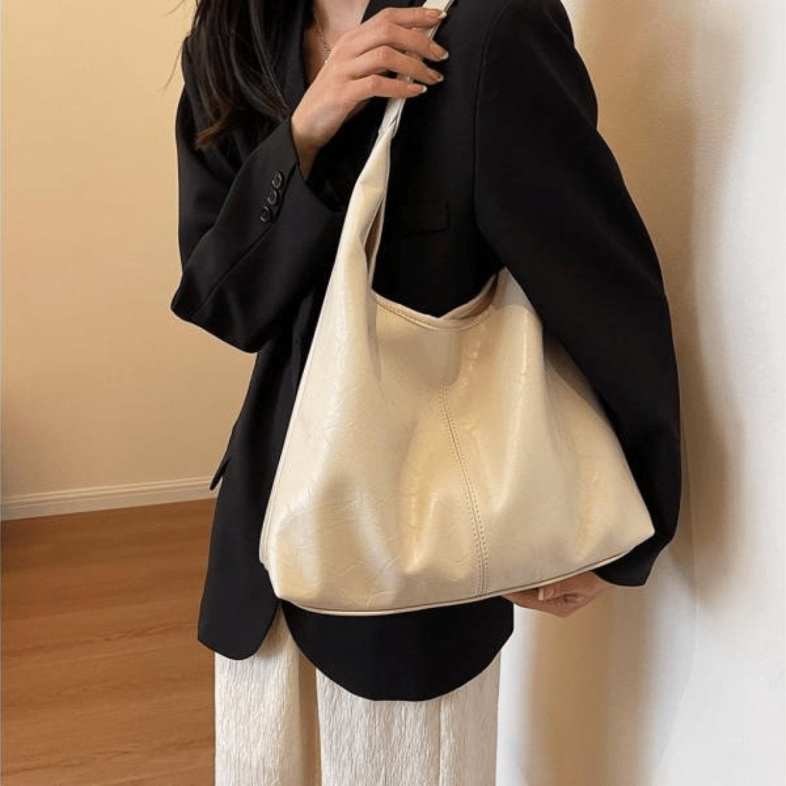 Sac hobo cuir vintage vue détaillée rosée