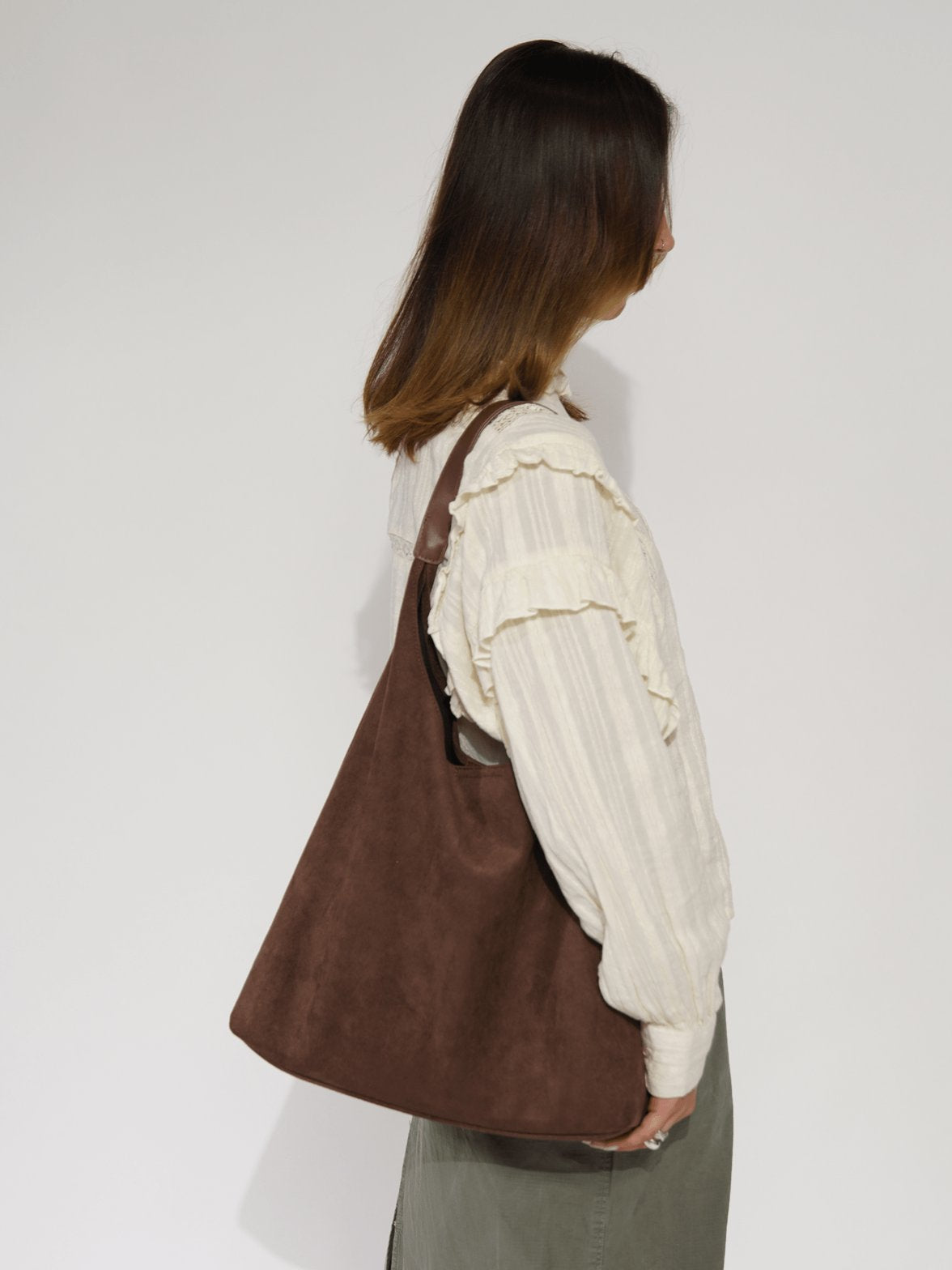 Sac hobo en daim détail bandoulière - Confort