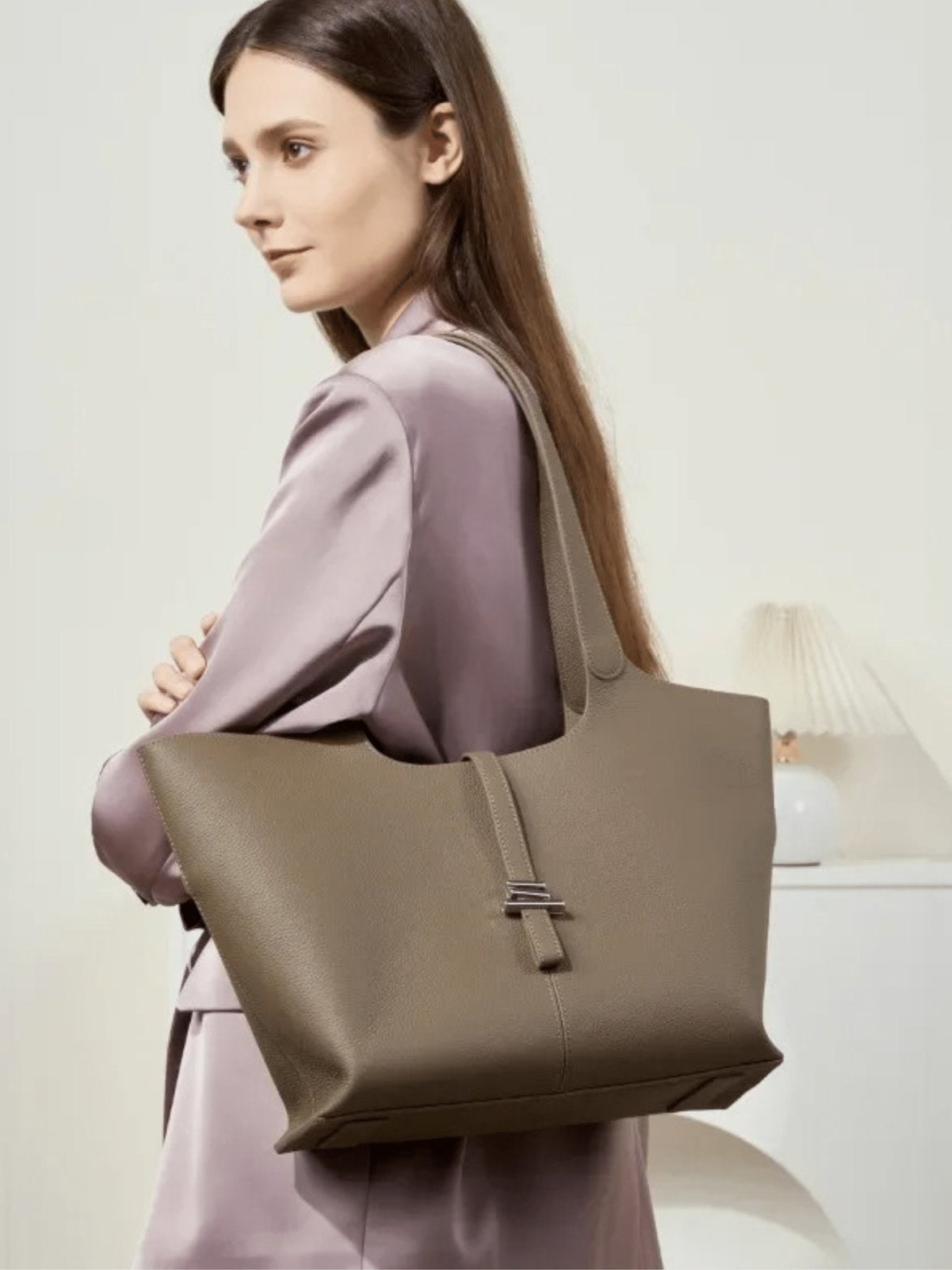 Détail sac cuir véritable pluie