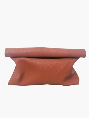 Pochette noire vue portée arc
