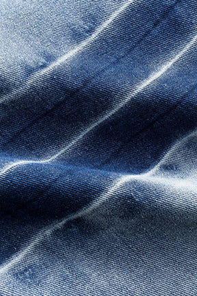 Jean large coupe balloon détail bouton pluie