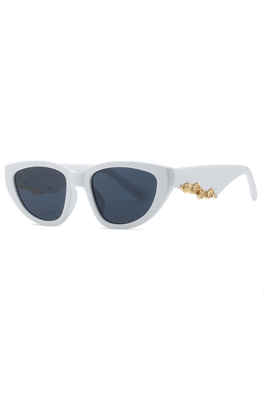 Lunettes de soleil félines portées rock