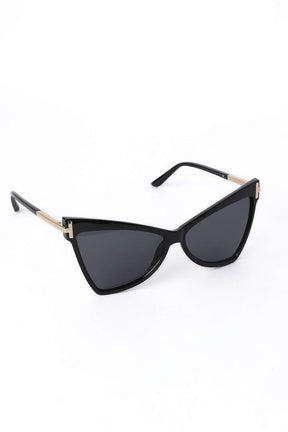 Lunettes de soleil cat-eye noires vue face jasmin