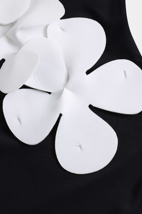 Vue de profil maillot de bain amincissant vague
