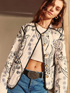 Manteau bohème motif paisley détail des motifs élégance