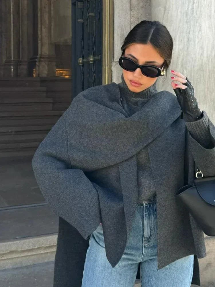 Manteau cape gris avec écharpe intégrée douceur