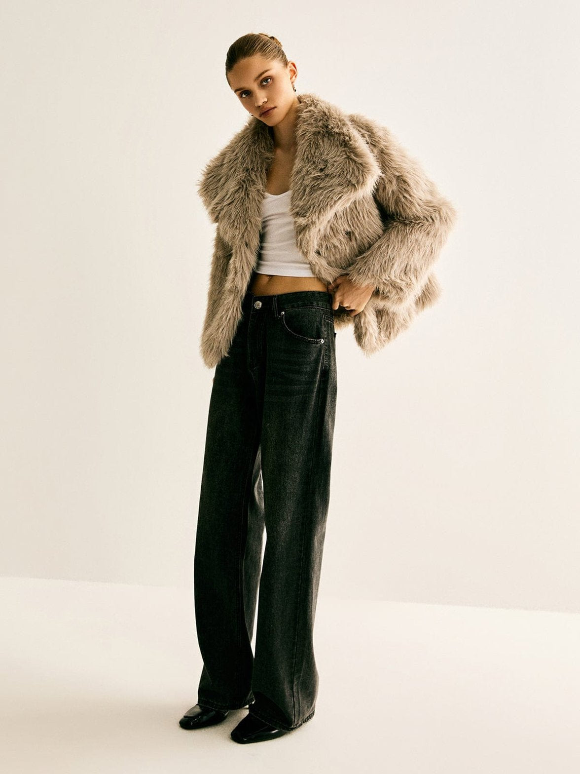 Manteau court à revers moelleux