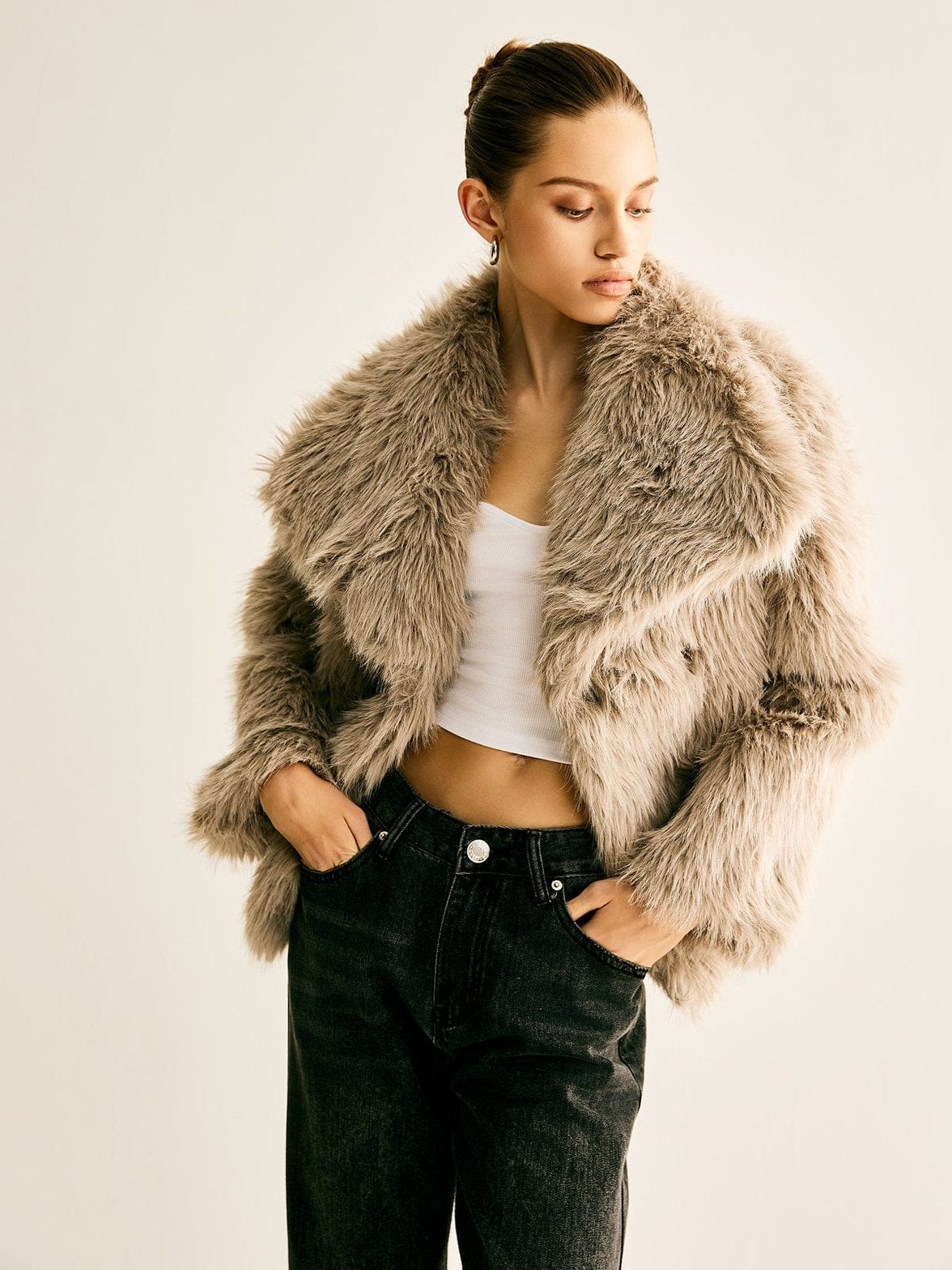 Manteau fausse fourrure beige élégant doux