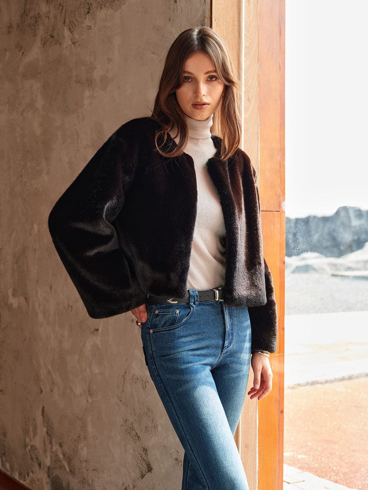 Manteau fausse fourrure noir élégant douceur