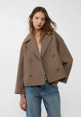 Manteau designer beige élégant soleil